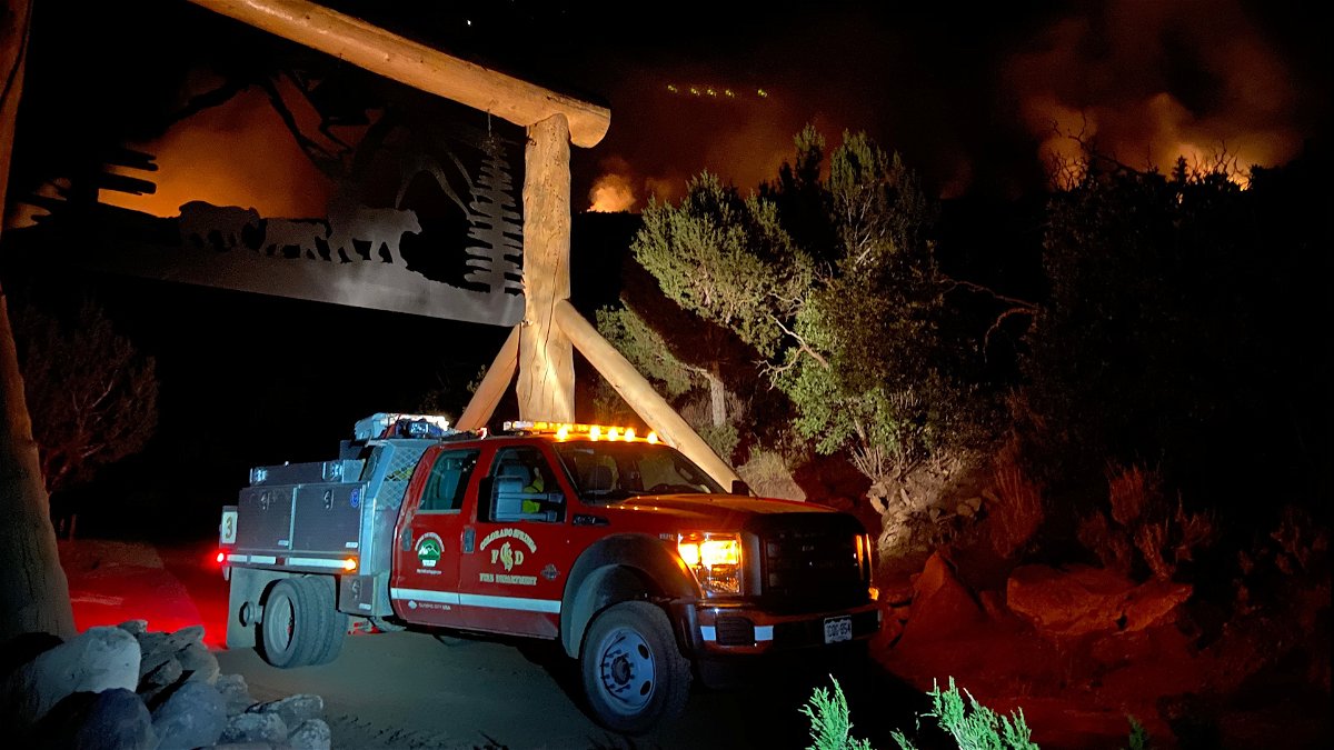 Csfd Sends Crew To Help With Grizzly Creek Fire Krdo