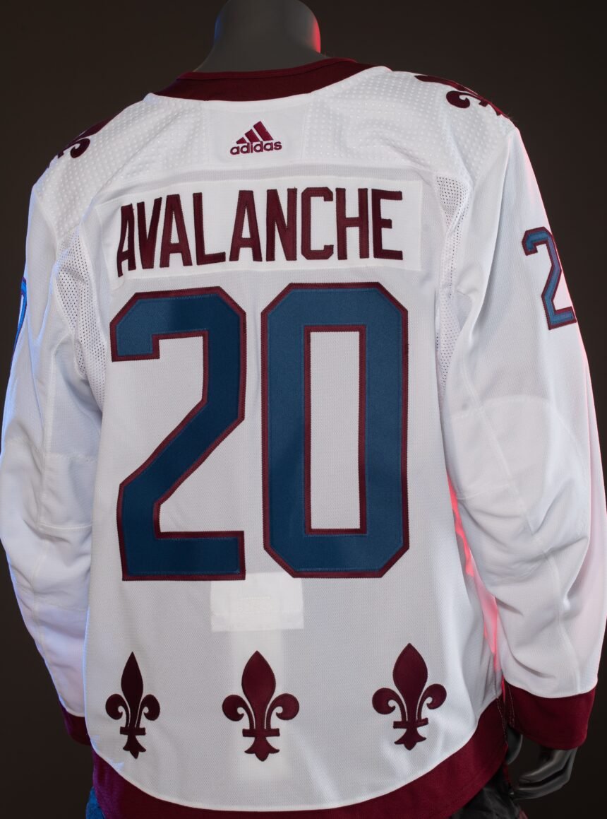 The Colorado Avalanche unveil their retro sweater today ...