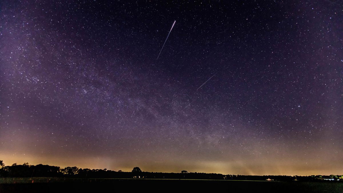 SCHERMBECK, GERMANY - APRIL 22: (BILD ZEITUNG OUT) A meteor of the lyrids in the sky  is seen on April 22, 2020 in Schermbeck, Germany. (Photo by Mario Hommes/DeFodi Images via Getty Images)