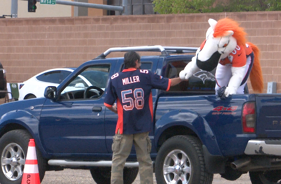 Denver Broncos Cheerleaders to Release Calendar, Raise Money for