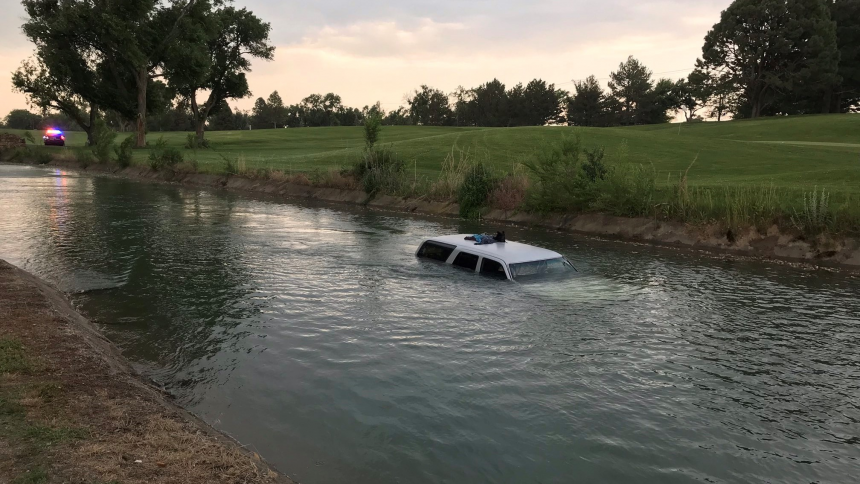 suv in ditch