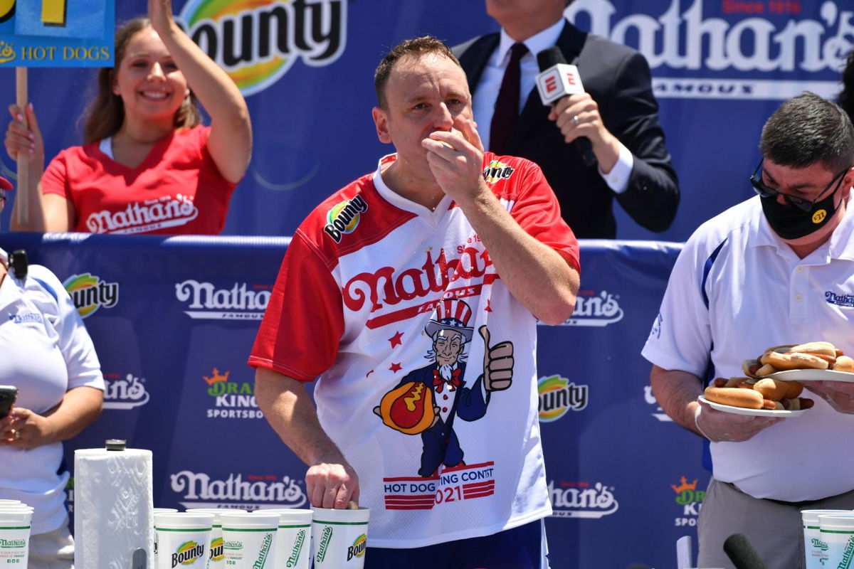 A RECORD-BREAKING 51,629 Loonie Dogs were crushed last night in front of  the Hot Dog King himself: @JoeyChestnut 🌭👑🐐 #NextLevel