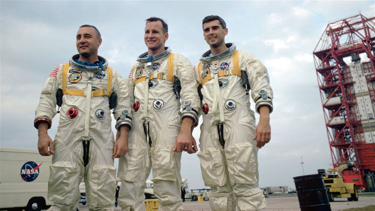Какие космонавты сейчас в космосе 2024 год. Экипаж Аполлон 1. Гибель астронавтов Аполлон-1.