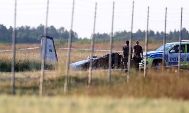 Nine people have been killed after a plane carrying skydivers crashed near the runway at Orebro airport in Sweden.