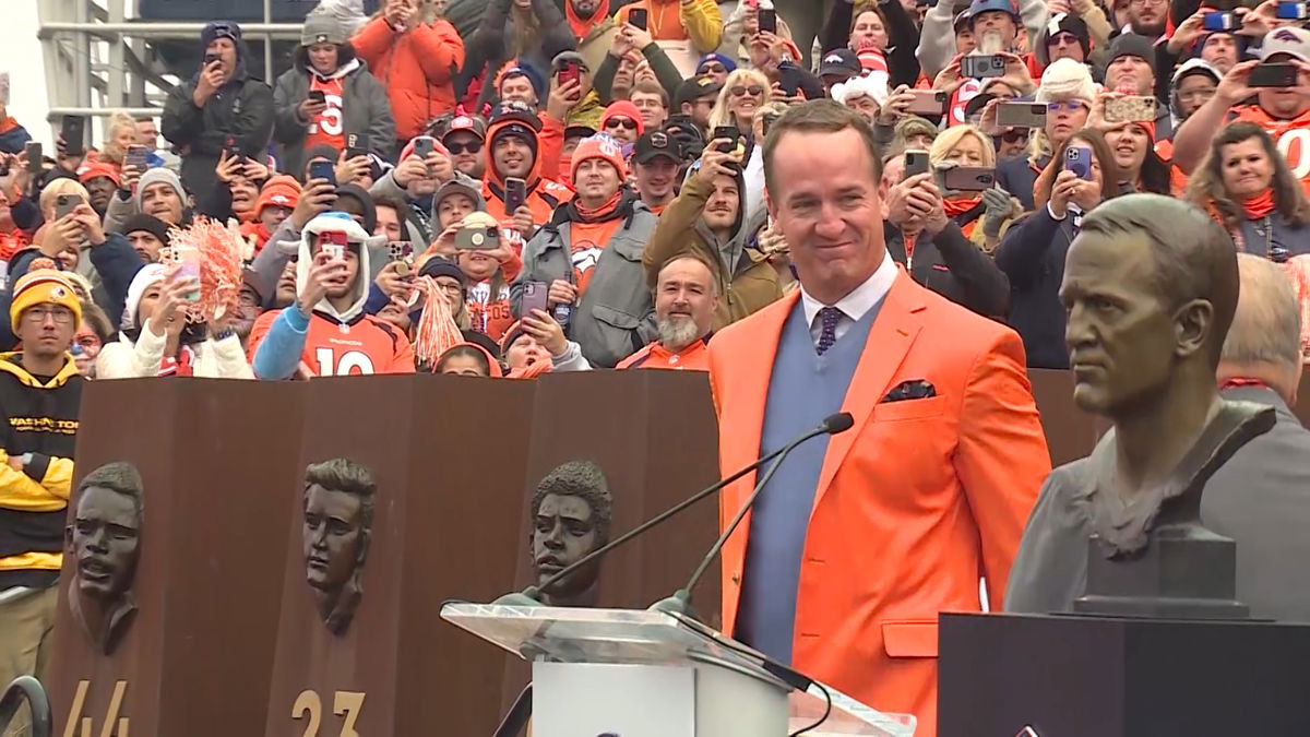 Peyton Manning nostalgic upon induction into Broncos' Ring of Fame