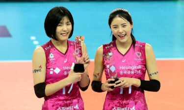 South Korean volleyball stars Lee Jae-yeong (left) and Lee Da-yeong (right) have signed to play for PAOK Thessaloniki.