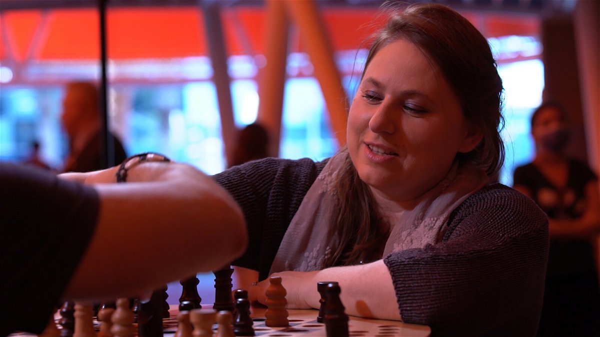 INTERNATIONAL CHESS FEDERATION (FIDE) WOMAN GRANDMASTER RED