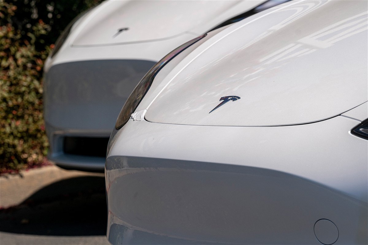 Tesla Recalls 475000 Vehicles Due To Camera And Front Trunk Issues Krdo