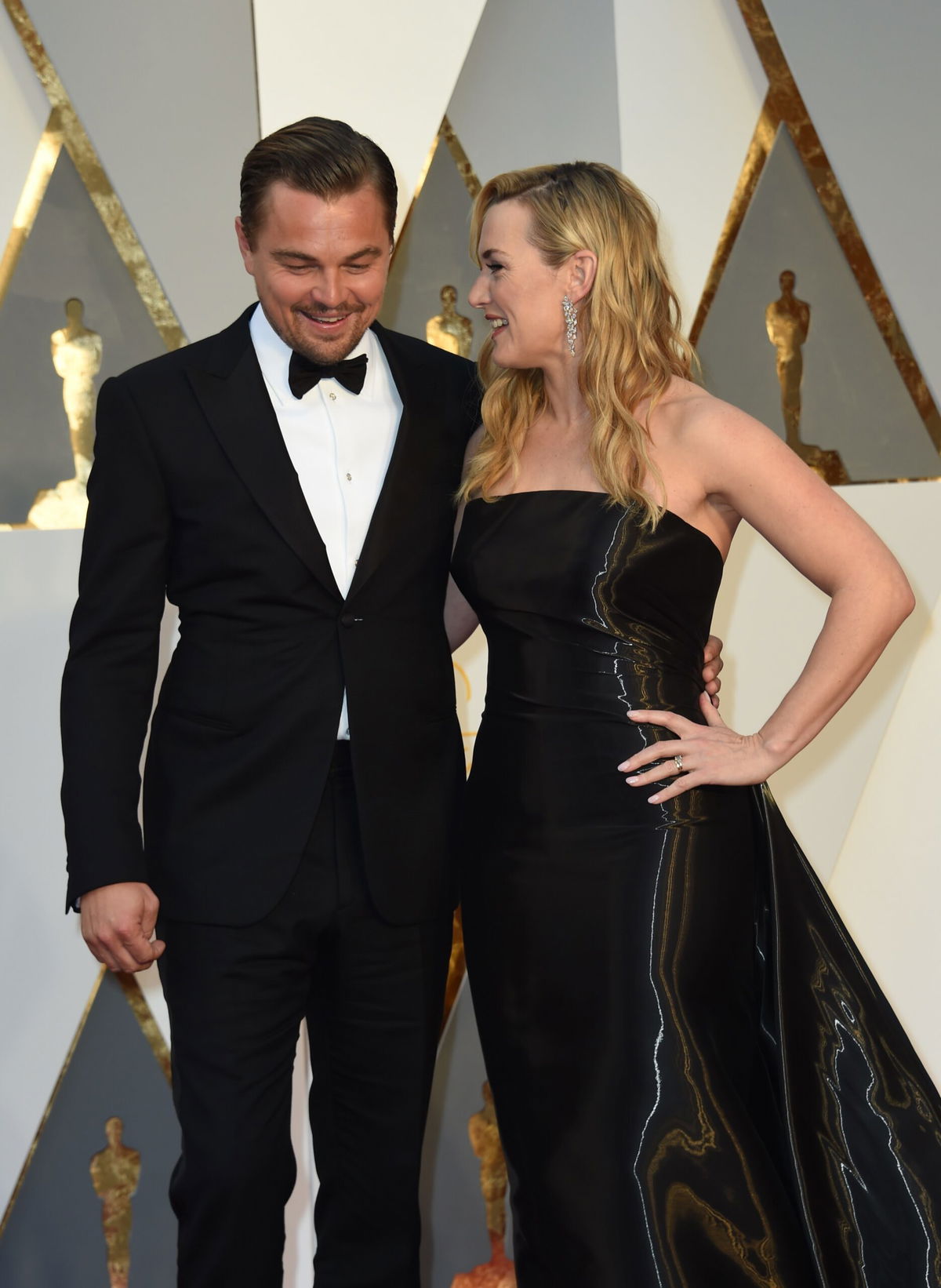 Kate Winslet 'couldn't Stop Crying' When She Was Reunited With Leonardo ...