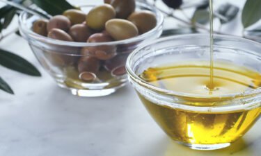 Olive oil was associated with a lower risk of death