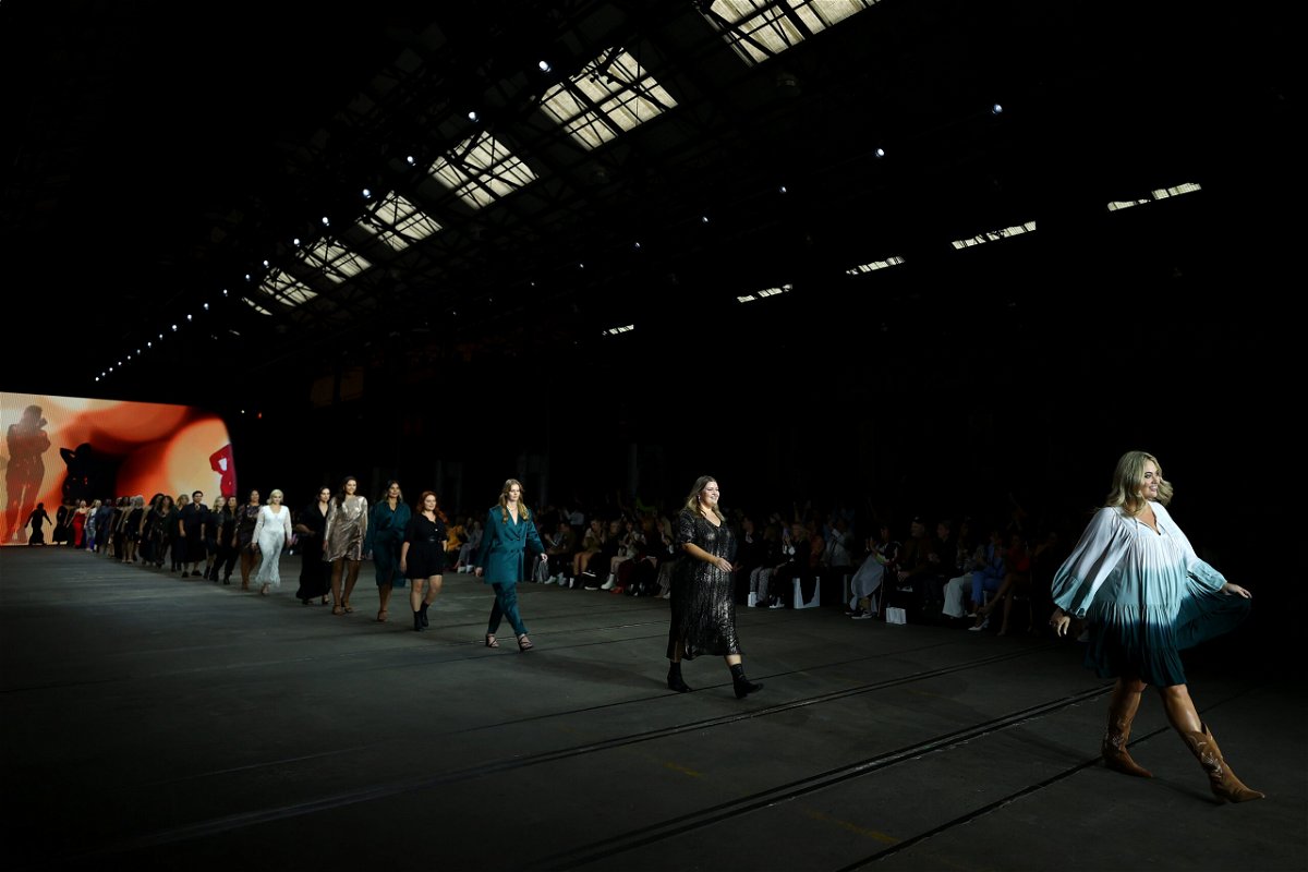Australian Fashion Week Hosts Its First Ever Plus Size Runway Show Krdo
