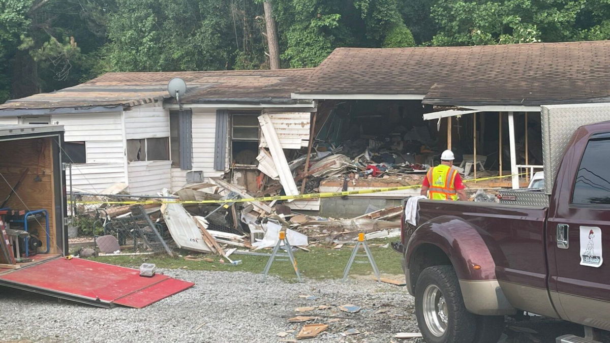 <i>WGCL</i><br/>A woman is dead and two others are injured after a teen crashed into their Coweta County home amid a police chase