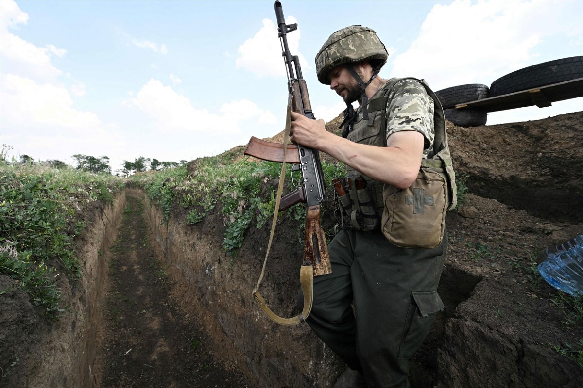 <i>Genya Savilov/AFP/Getty Images</i><br/>A Ukrainian serviceman Petro
