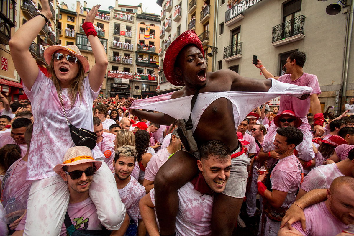 running-of-the-bulls-pamplona-2024-erena-jacenta