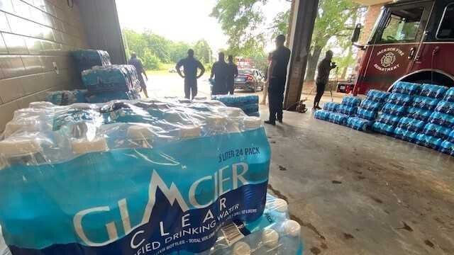 With no end in sight to Jackson's water crisis, residents line up for bottled water - KRDO