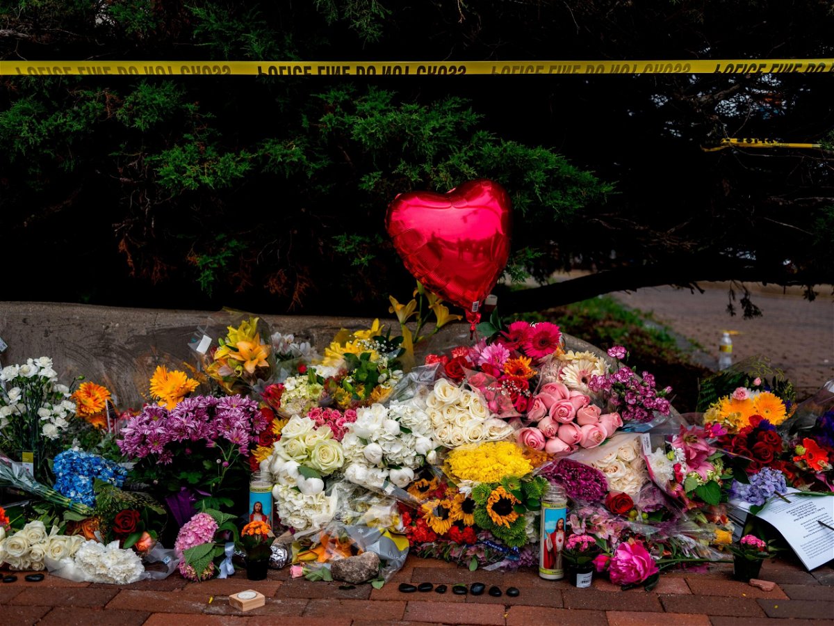 <i>Jim Vondruska/Getty Images</i><br/>Flowers are laid at a memorial for the victims of a mass shooting at a Fourth of July parade in Highland Park