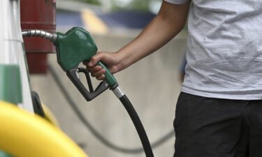 Lower gas prices helped consumer confidence bounce back in August