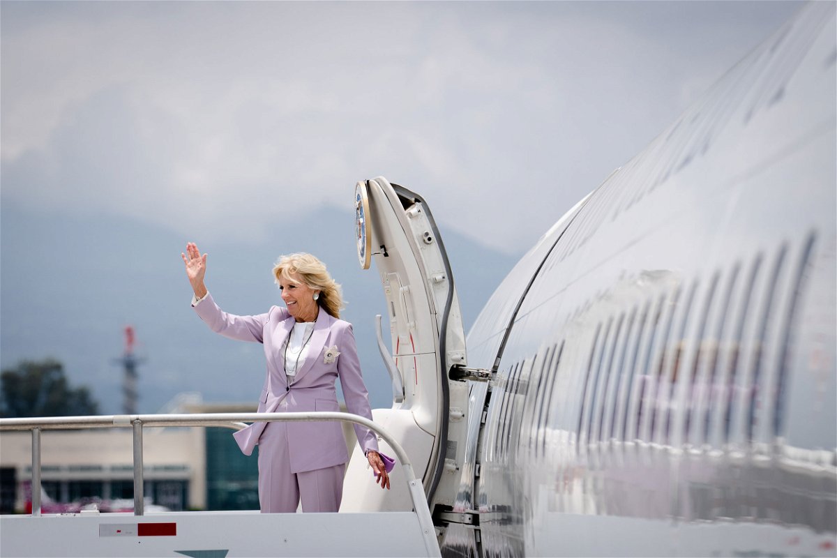 U.S. first lady Jill Biden boards a plane to depart to the United States after her visit to Latin America, in Alajuela, Costa Rica, May 23, 2022. Erin Schaff/Pool via REUTERS