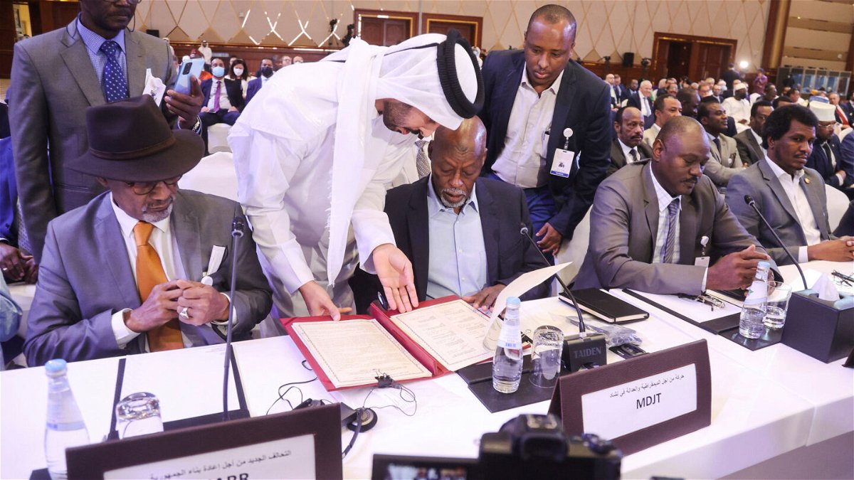 <i>Ibraheem Al Omari/Reuters</i><br/>Chad's transitional government has signed a peace deal with rebel groups in Doha