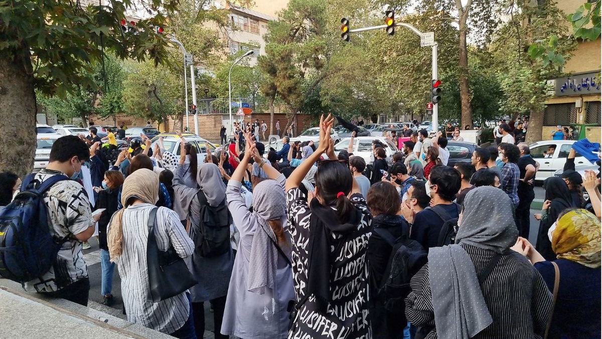 The United States issued sanctions on seven senior Iranian officials October 6 over the Iranian government's violent crackdown on mass protests and restrictions on internet access in the country.
