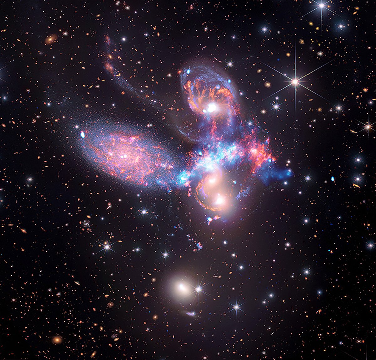 <i>NASA</i><br/>Stephan's Quintet contains a shock wave