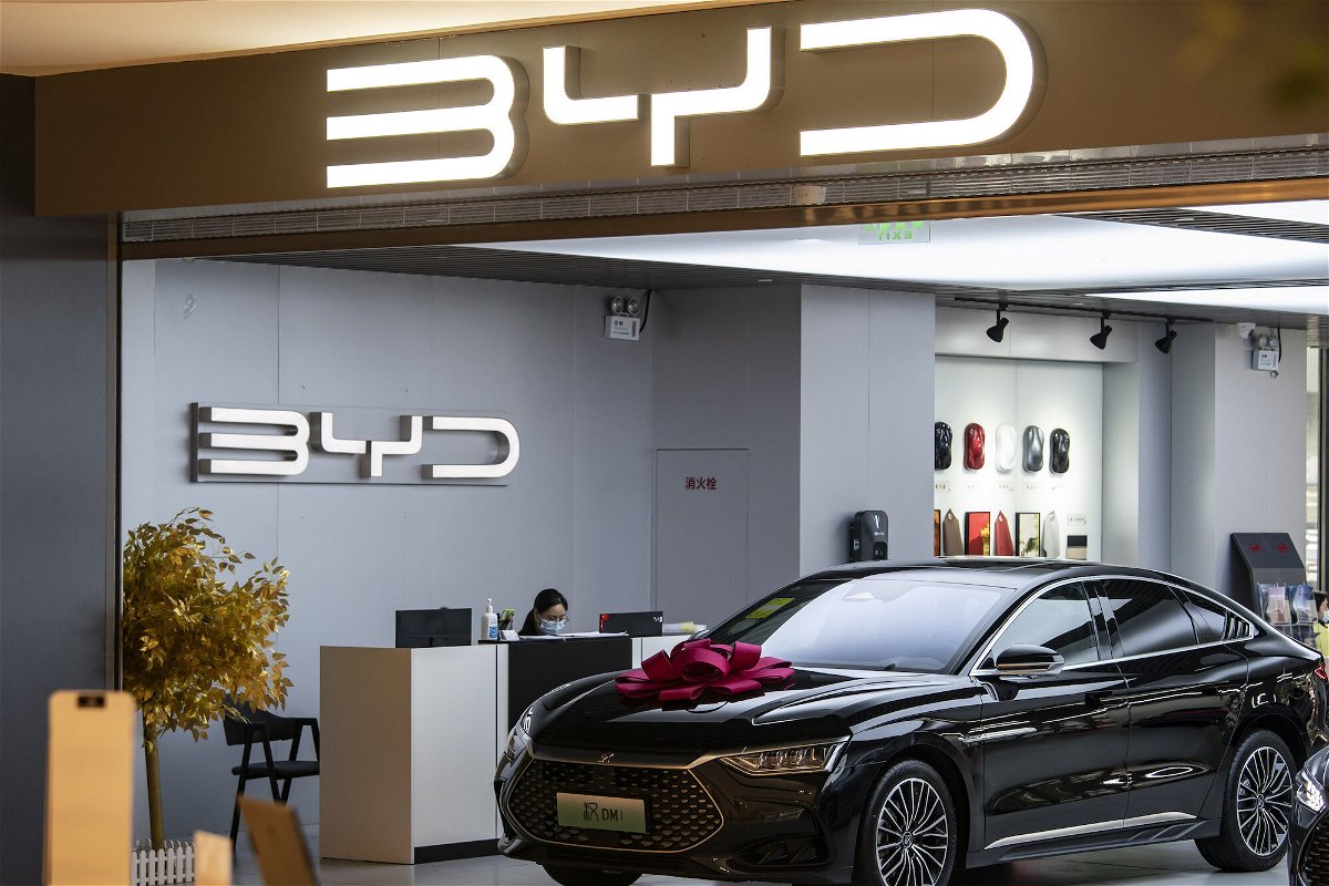<i>Qilai Shen/Bloomberg/Getty Images</i><br/>Warren Buffett's Berkshire Hathaway further unwinds BYD investment in China.  Pictured is a BYD showroom in Shanghai