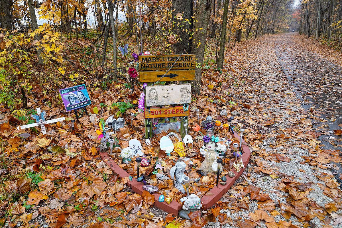 <i>Michael Conroy/AP/FILE</i><br/>A newly unsealed affidavit details the clues that led investigators to the suspect in the Delphi murders. A makeshift memorial to the teen girls is seen here along the Monon Trail leading to the Monon High Bridge Trail in Delphi