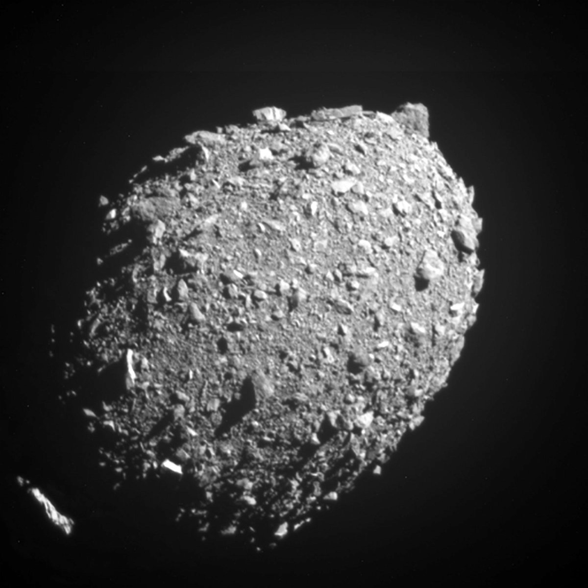 <i>NASA/Johns Hopkins APL</i><br/>The last complete image of asteroid moonlet Dimorphos