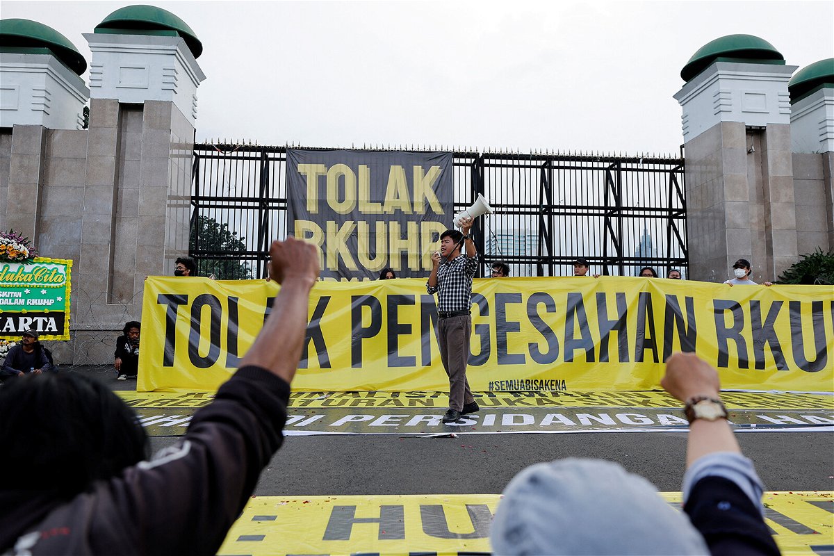 <i>Willy Kurniawan/Reuters</i><br/>Indonesian lawmakers unanimously passed a sweeping new criminal code that criminalizes sex outside marriage