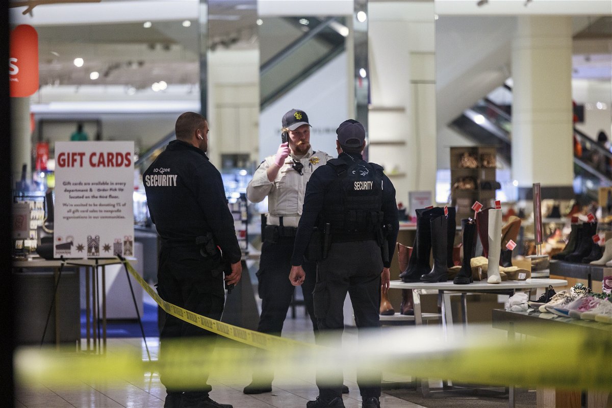 Shoppers killed in US mall shooting, News