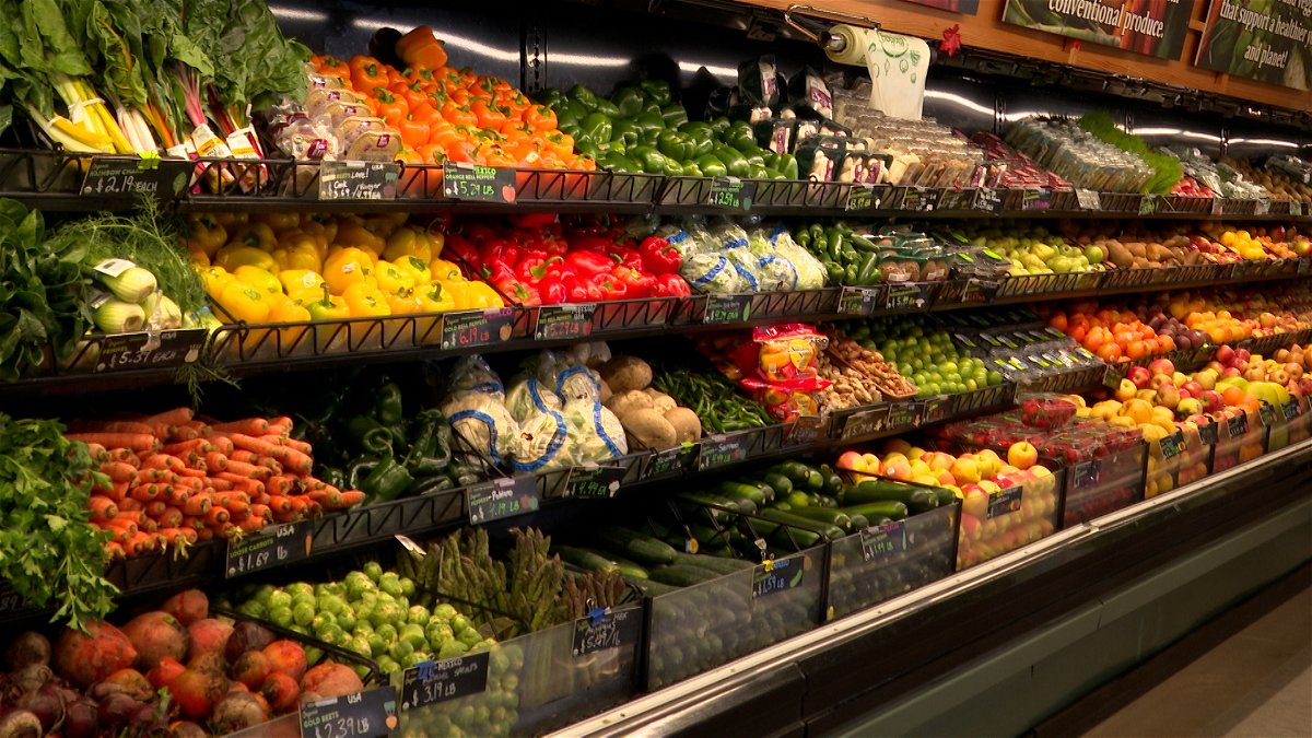 Nutritionists explain how to shop for inexpensive and healthy foods