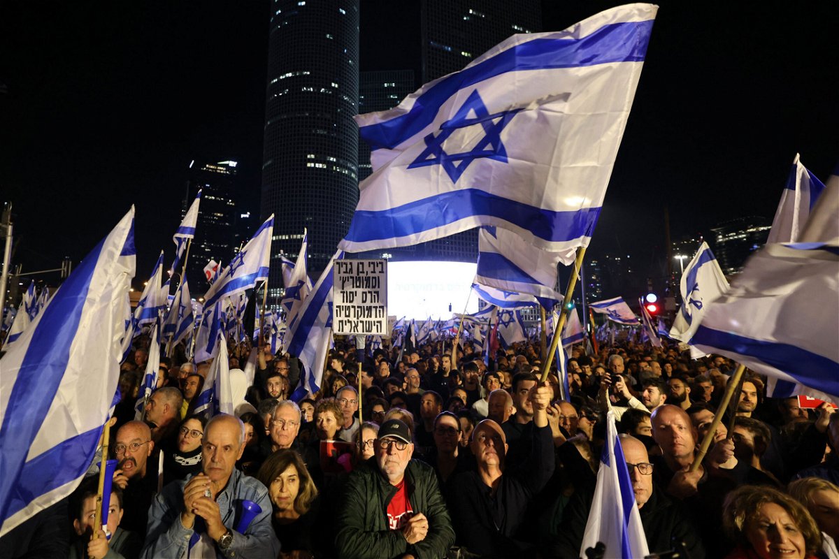 Israeli protesters attend a rally against Prime Minister Benjamin Netanyahu's new hard-right government in the coastal city of Tel Aviv on January 21, 2023. (Photo by AHMAD GHARABLI / AFP) (Photo by AHMAD GHARABLI/AFP via Getty Images)