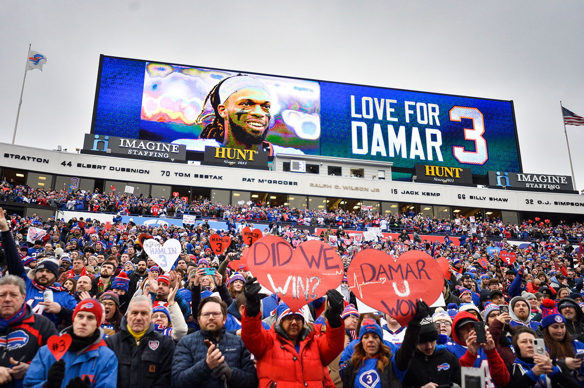 NFL Star on a Bills Rival Wears Damar Hamlin Jersey Pregame