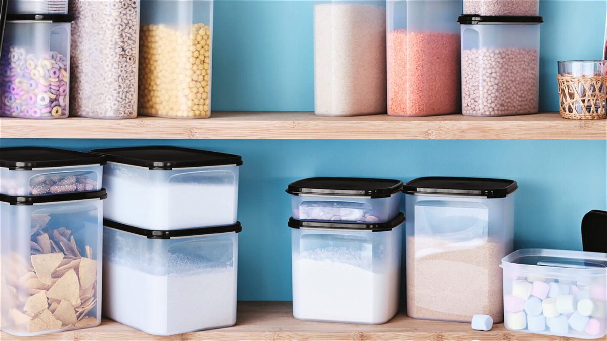 <i>Tupperware</i><br/>Tupperware shares fell in premarket trading Monday following a bleak warning that its future is looking murky.