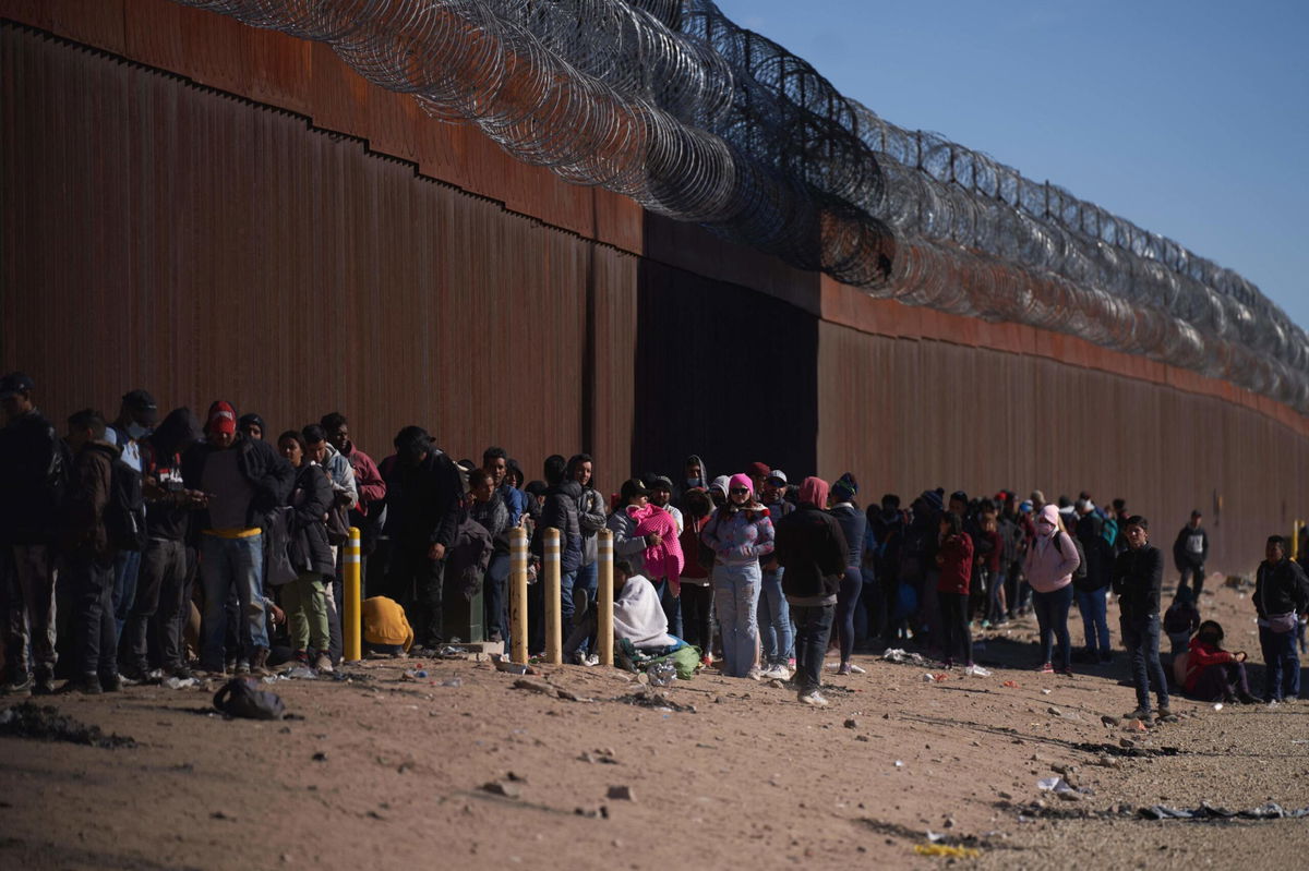 Border detention facilities reach capacity amid spike in migrants | KRDO