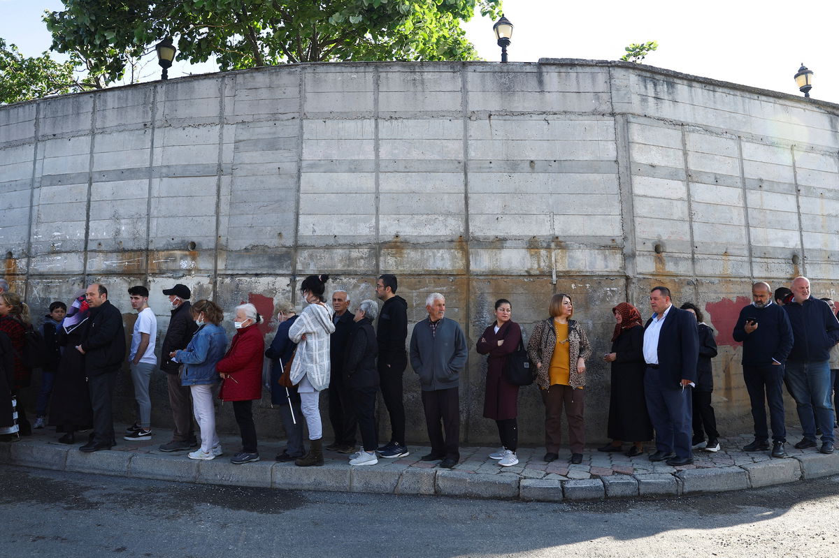 Voters stand in a queue outside a polling station in Istanbul, Turkey May 14, 2023. REUTERS/Hannah McKay