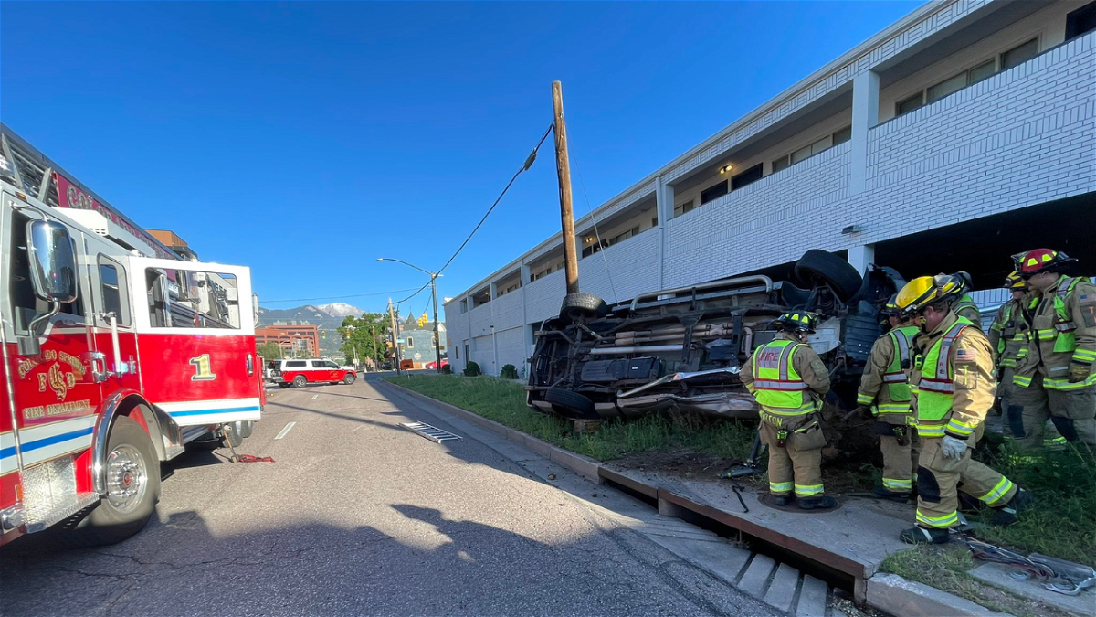 Rollover Crash In Downtown Colorado Springs Leaves People Trapped Krdo