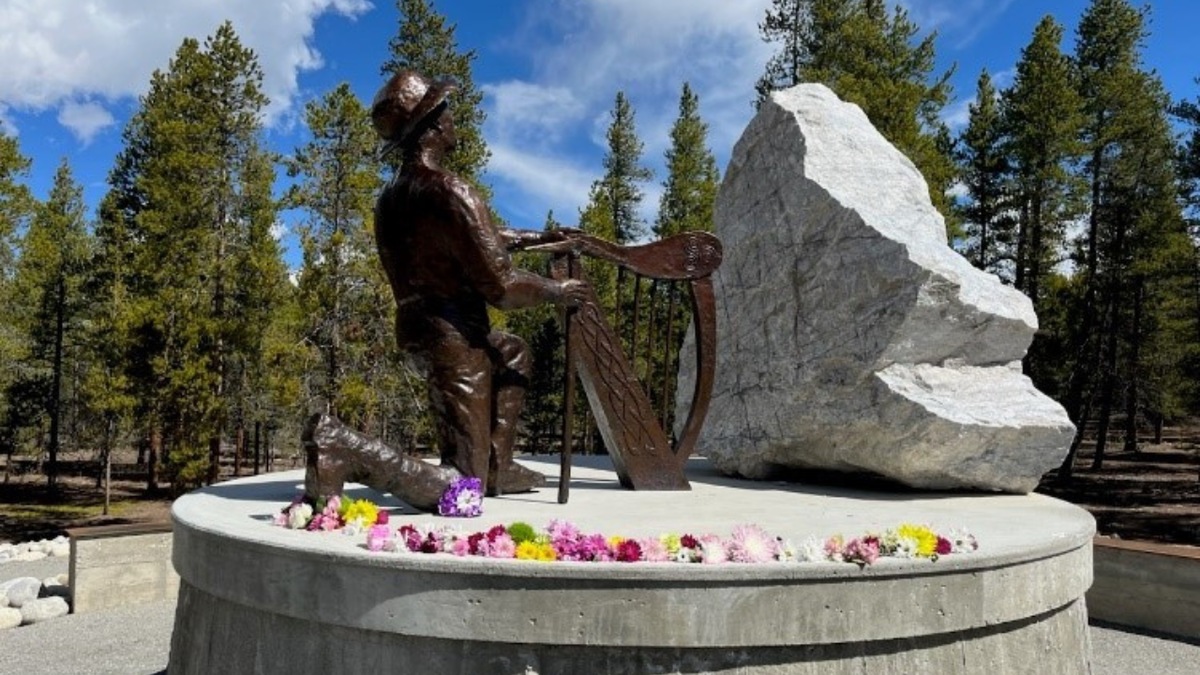 Created by Irish artist Terry Brennan and cast in bronze at Bronze Services of Loveland, the life-sized figure of a miner on bended knee sits facing toward Ireland and represents the immigrants, laborers, and children buried here.