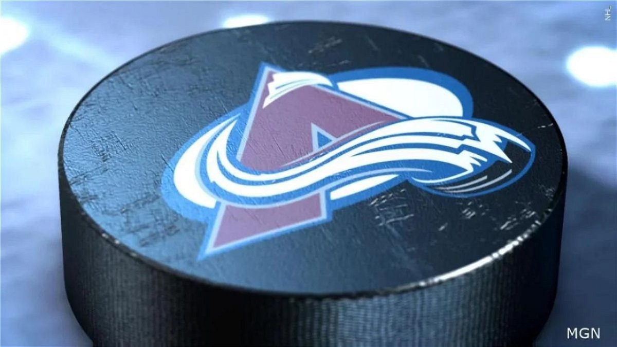 Avalanche sign Wood for 6 years, Drouin for 1