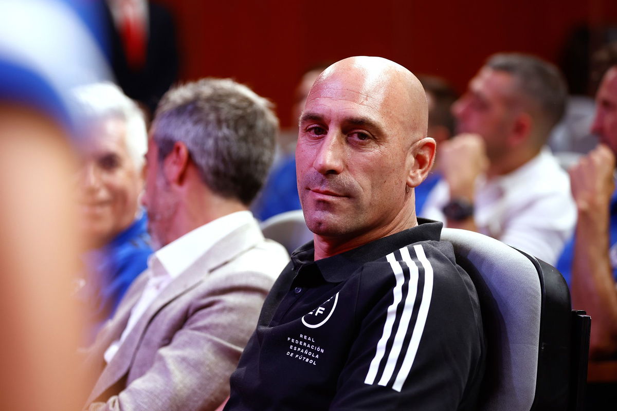 Luis Rubiales: Spanish soccer chief apologizes for giving Women's World Cup  winner an unwanted kiss on the lips