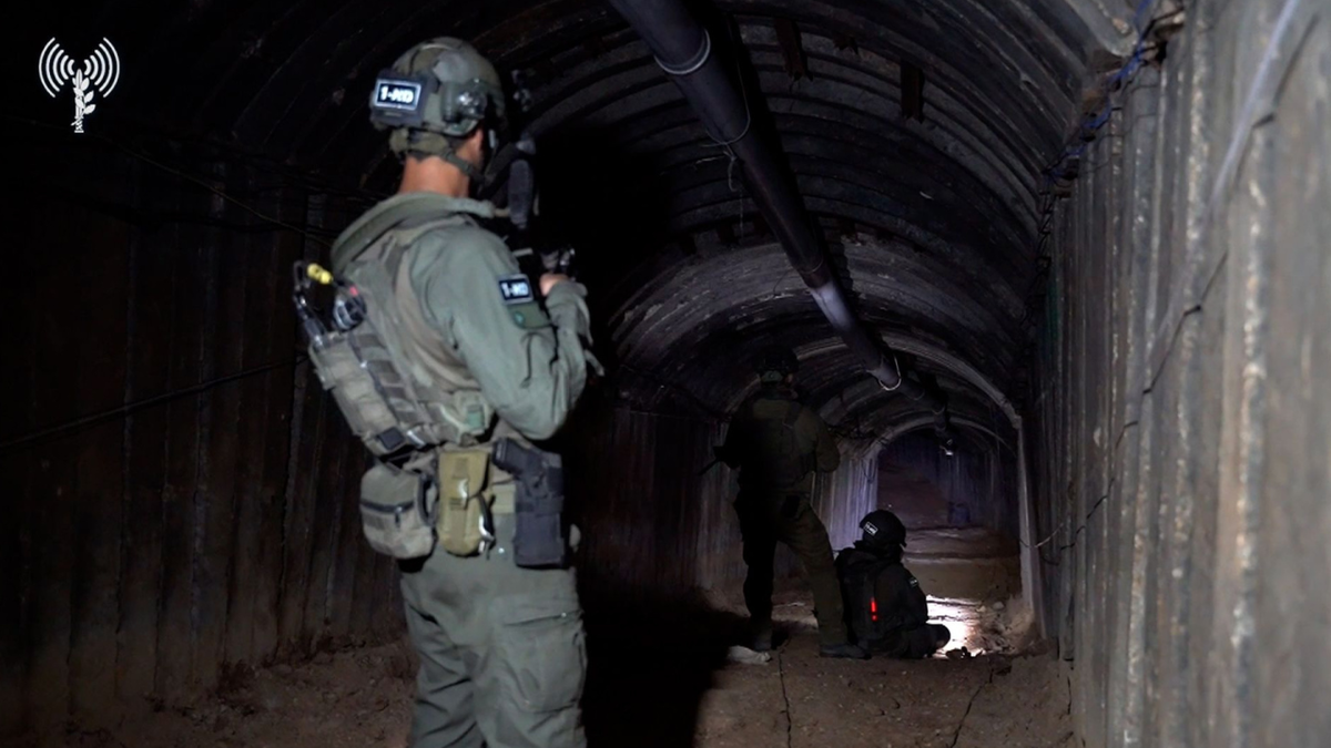 IDF soldiers gain access to the tunnel.