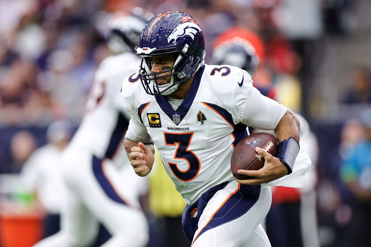 <i>David Zalubowski/AP</i><br/>Broncos general manager George Paton during a preseason game.