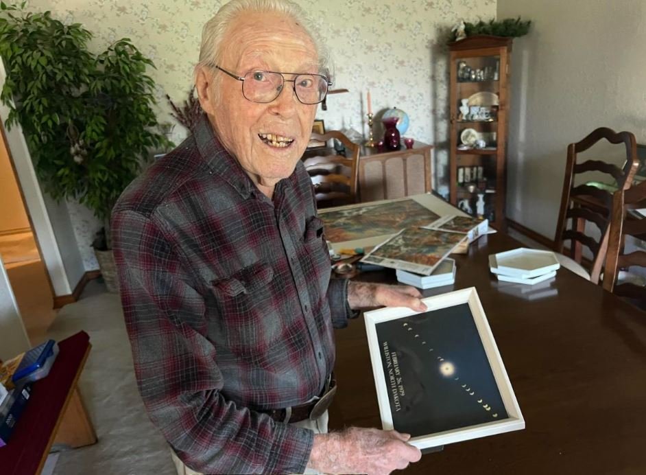 <i>KTVT via CNN Newsource</i><br/>105-year-old eclipse chaser