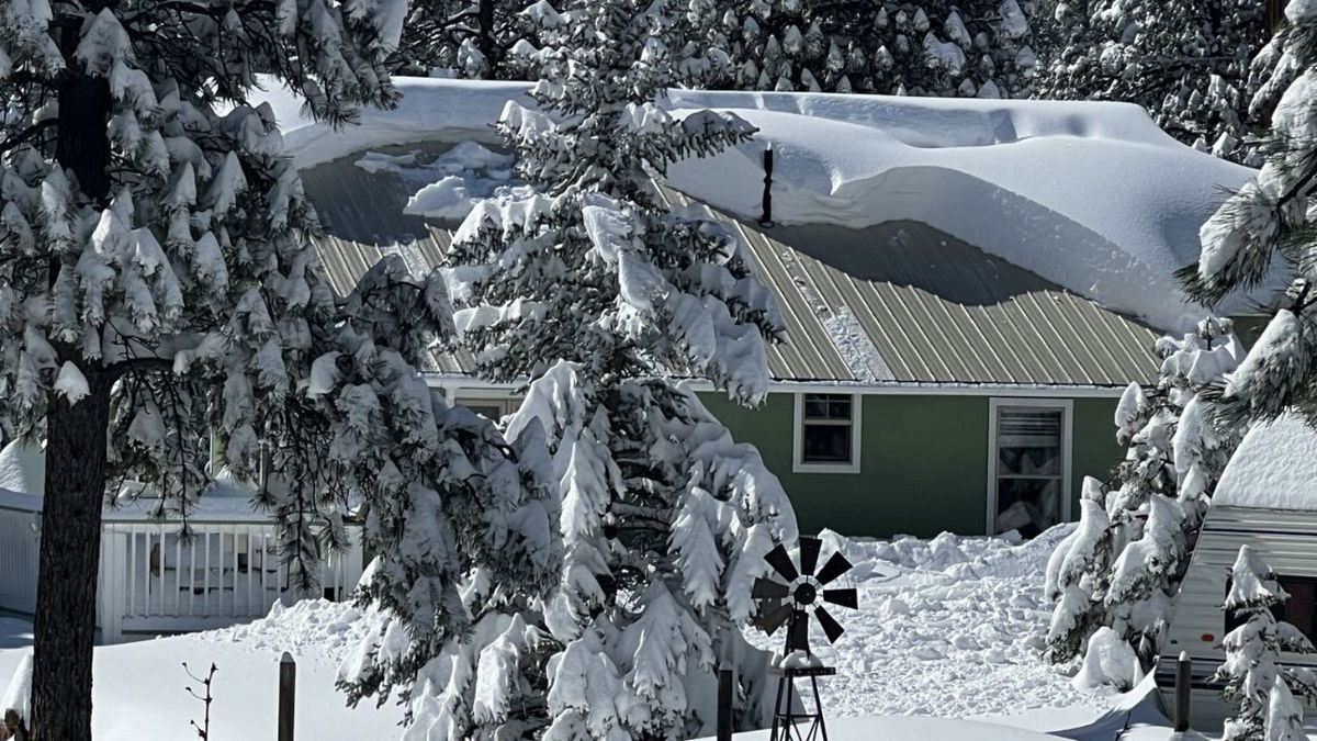 Example of a roof avalanche