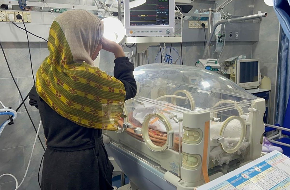 <i>Mousa Salem/Anadolu/Getty Images via CNN Newsource</i><br />A mother cries for her baby in front of an incubator