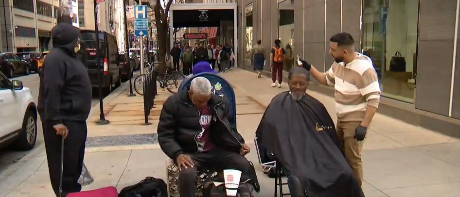 Barber offers free haircuts on the street after he loses his shop | KRDO