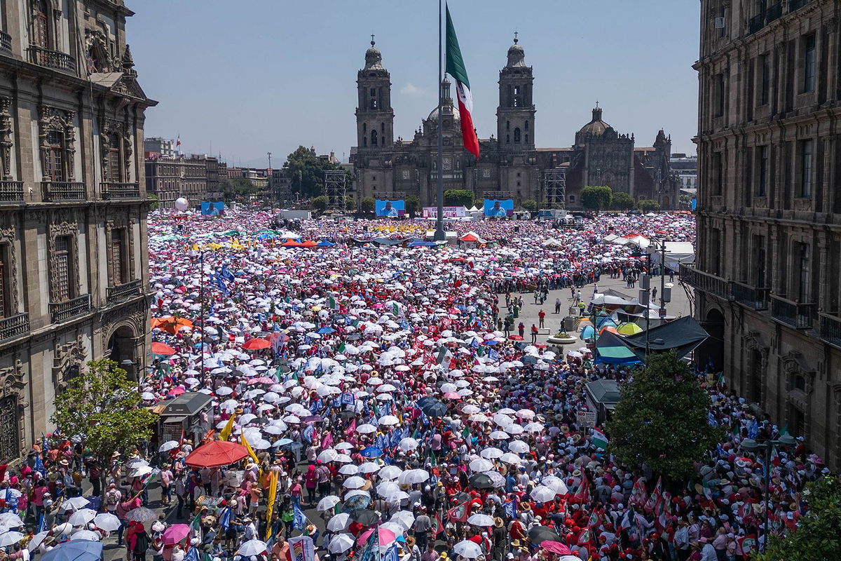 <i>Daniel Cardenas/Anadolu/Getty Images via CNN Newsource</i><br/>An aerial view of a rally in support of opposition parties