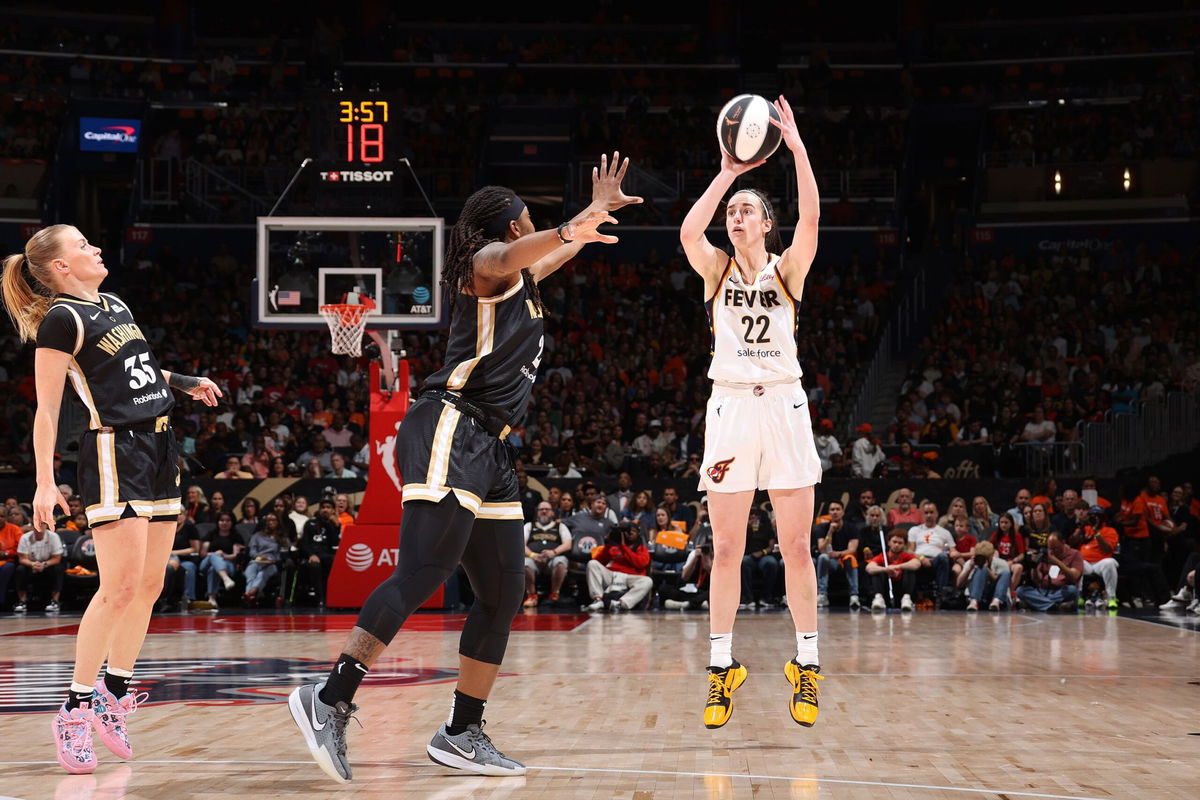 <i>Greg Fiume/Getty Images via CNN Newsource</i><br/>Caitlin Clark handles the ball in the first quarter against Karlie Samuelson.