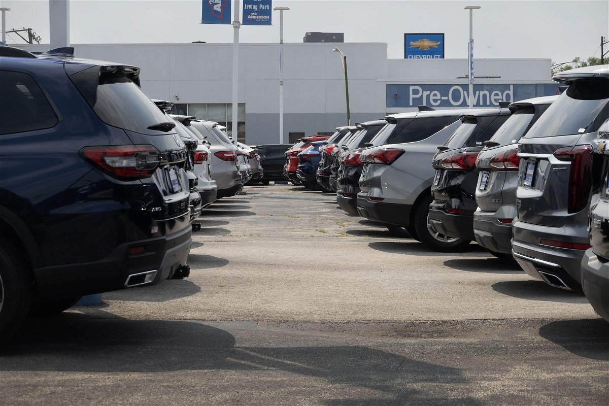 <i>Scott Olson/Getty Images via CNN Newsource</i><br/>Cars sit on a Chevrolet dealership's lot on June 20 in Chicago