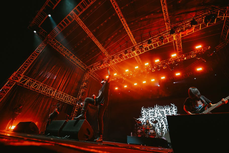 <i>Bay Ismoyo/AFP/Getty Images via CNN Newsource</i><br/>Fans go wild as VOB vocalist and guitarist Firda Kurnia performs on stage during a concert in Jakarta.